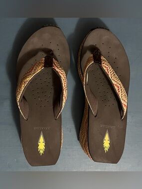 Volatile Women's Dark Brown Woven Strap Platform Wedge Flip-Flops Size 8